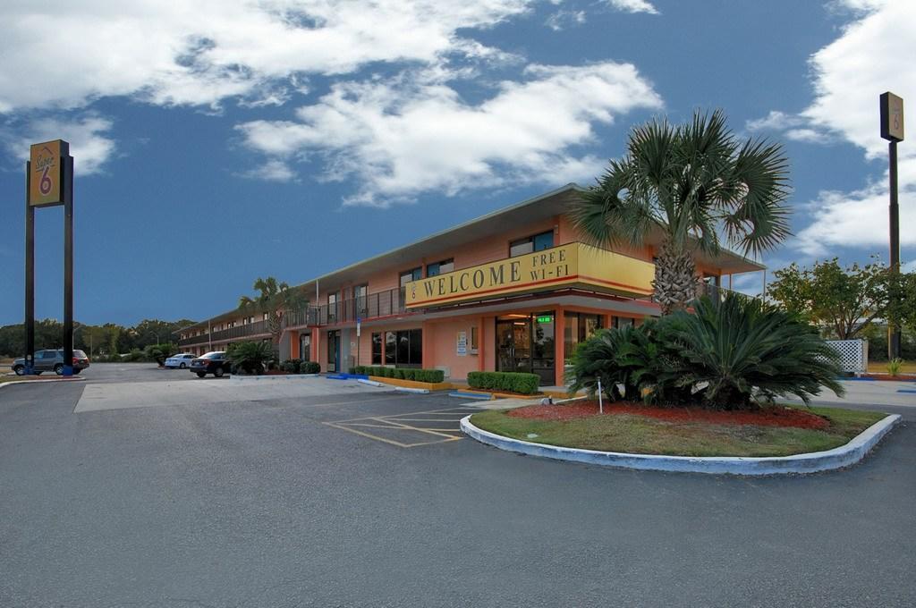 Super 6 Inn & Suites Pensacola Ferry Pass Exterior photo